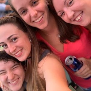 Meet your Posher, Danielle